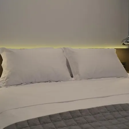 Eleven Views Apartmanhotel Ília