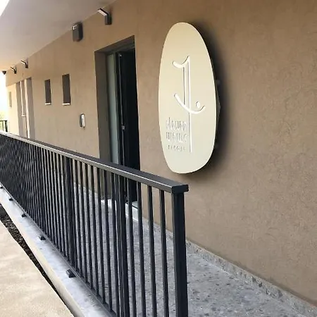 Eleven Views Apartmanhotel 3*