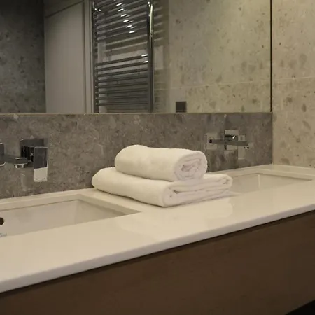 Eleven Views Apartmanhotel 3*