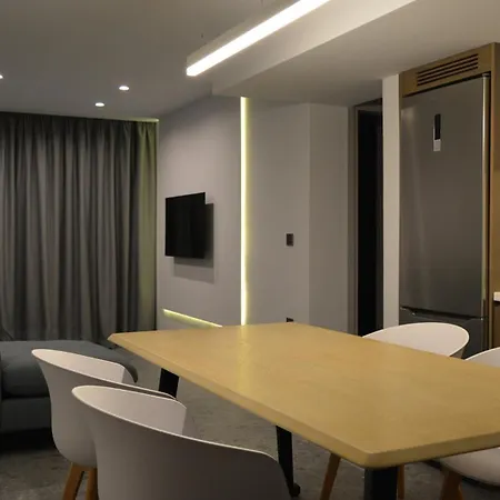 Eleven Views Aparthotel