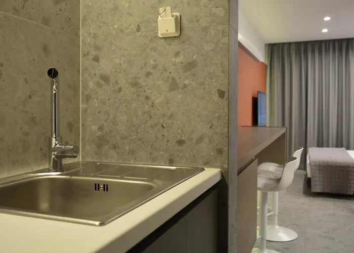 Eleven Views Ήλια