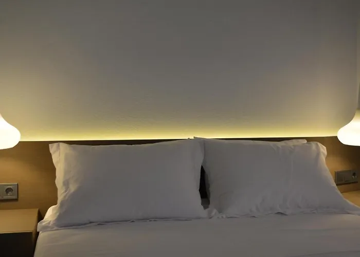 Eleven Views Ήλια