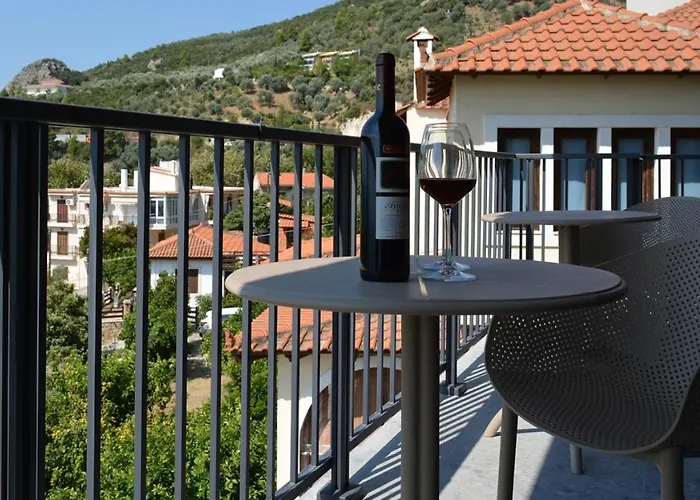 Eleven Views Ήλια