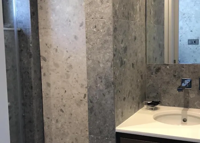 Eleven Views Ήλια