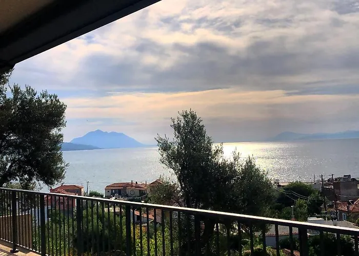 Eleven Views Ήλια