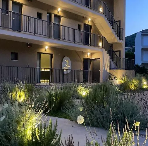 Ξενοδοχείο με διαμερίσματα Eleven Views 3*